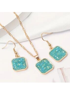 Dazzling Teal Druzy Gold Toned Necklace & Earrings Set
